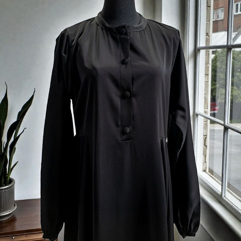 Crep Abaya - Middle Buttons